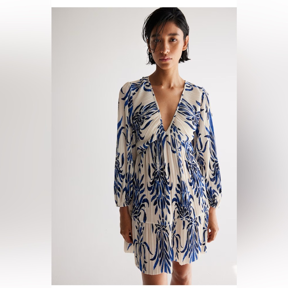 H&M cream and blue flower plisse dress midi - Picture 1 of 3